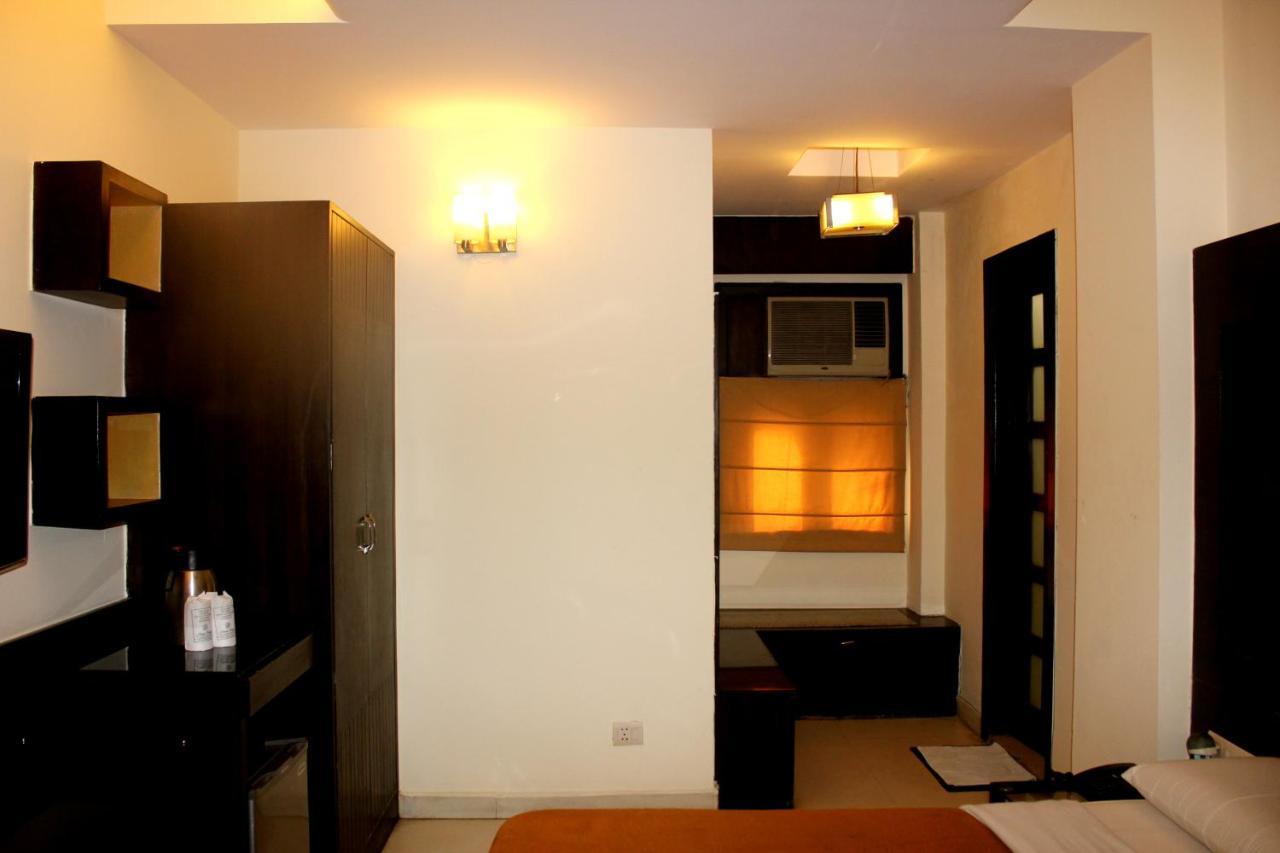 Aman Deluxe Hotel New Delhi Exterior photo