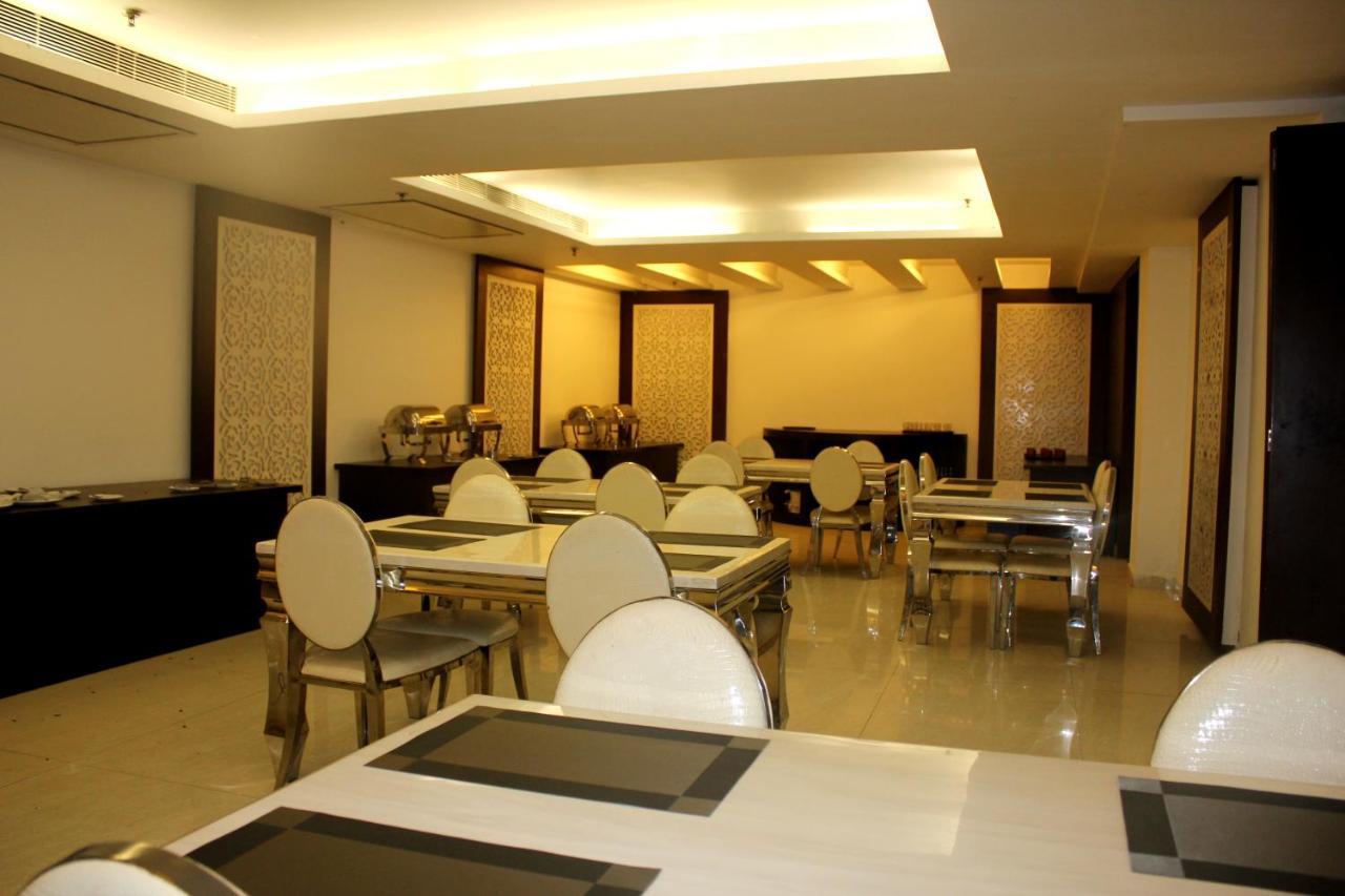 Aman Deluxe Hotel New Delhi Exterior photo