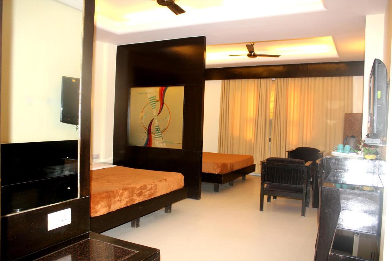 Aman Deluxe Hotel New Delhi Exterior photo