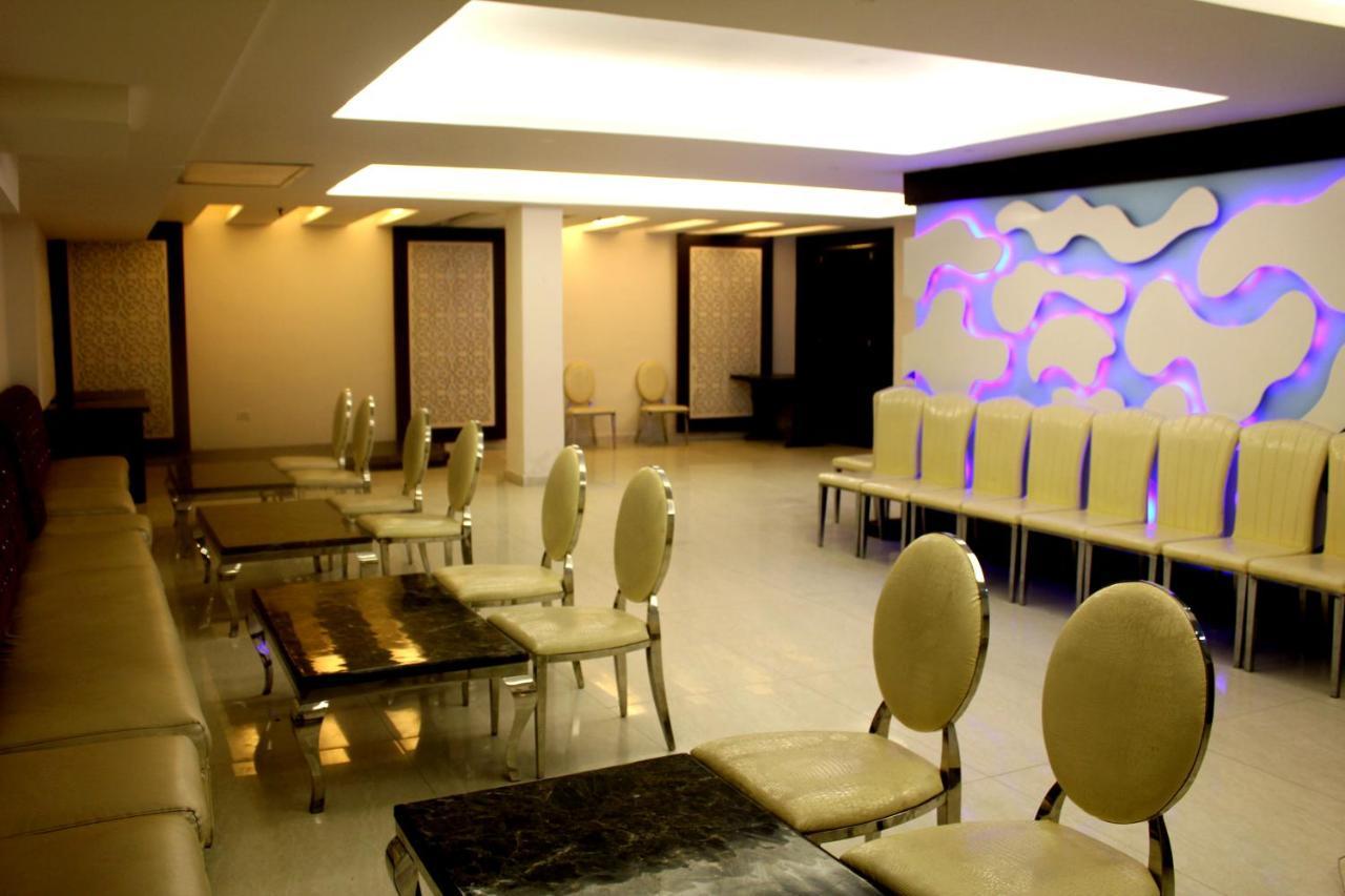 Aman Deluxe Hotel New Delhi Exterior photo